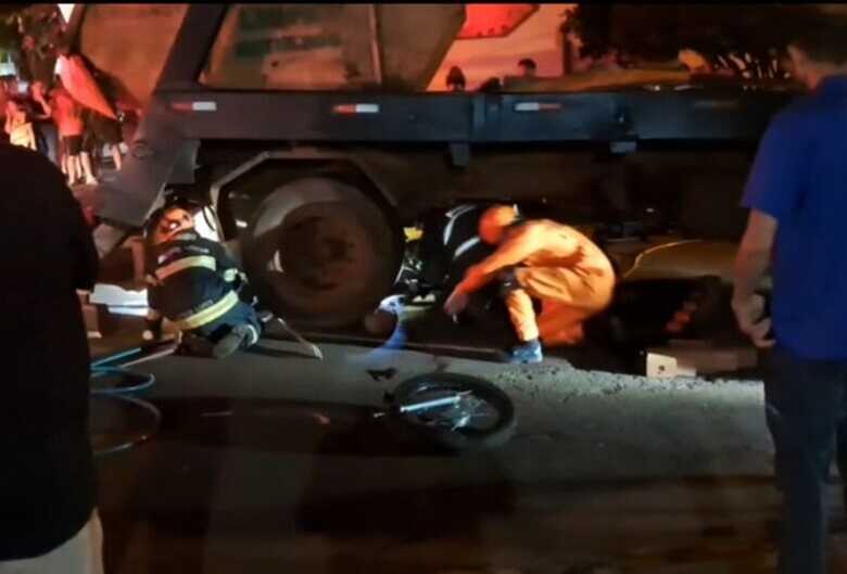 V&iacute;timas ficaram sob o caminh&atilde;o