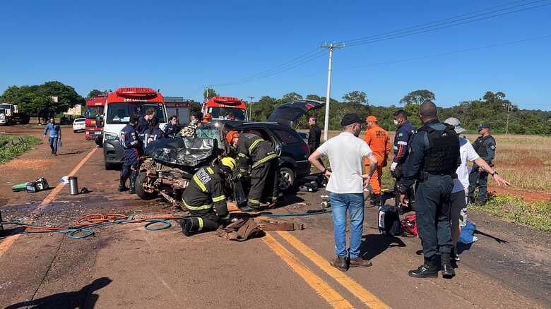 Ve&iacute;culo ficou bastante danificado na pista