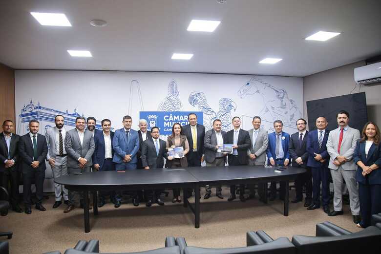 Projeto da LDO 2027 &eacute; entregue na C&acirc;mara Municipal 