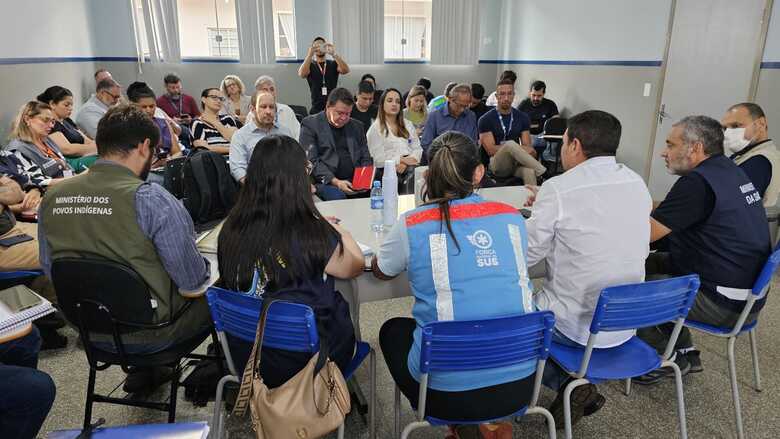 Centro de Opera&ccedil;&otilde;es de Emerg&ecirc;ncias em Sa&uacute;de P&uacute;blica j&aacute; realizou a primeira reuni&atilde;o para tomada de decis&otilde;es urgentes.