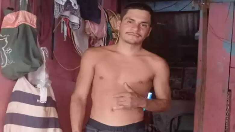 O corpo apresentava m&uacute;ltiplas perfura&ccedil;&otilde;es e foi encaminhado para exame pericial.