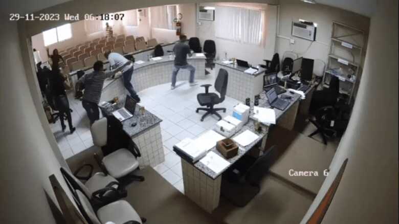 Momento do ataque - Foto: Reprodu&ccedil;&atilde;o