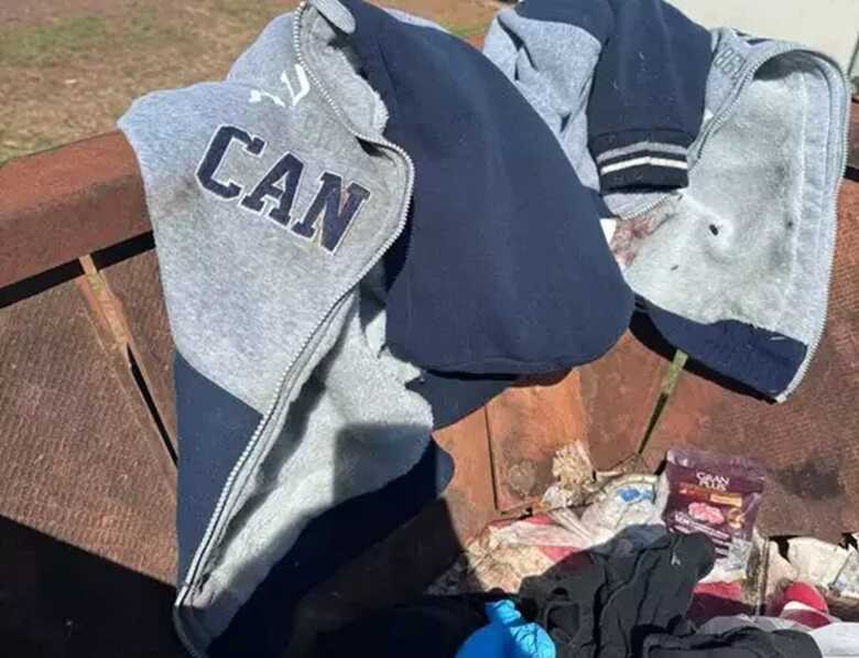Casaco estava com manchas de sangue
