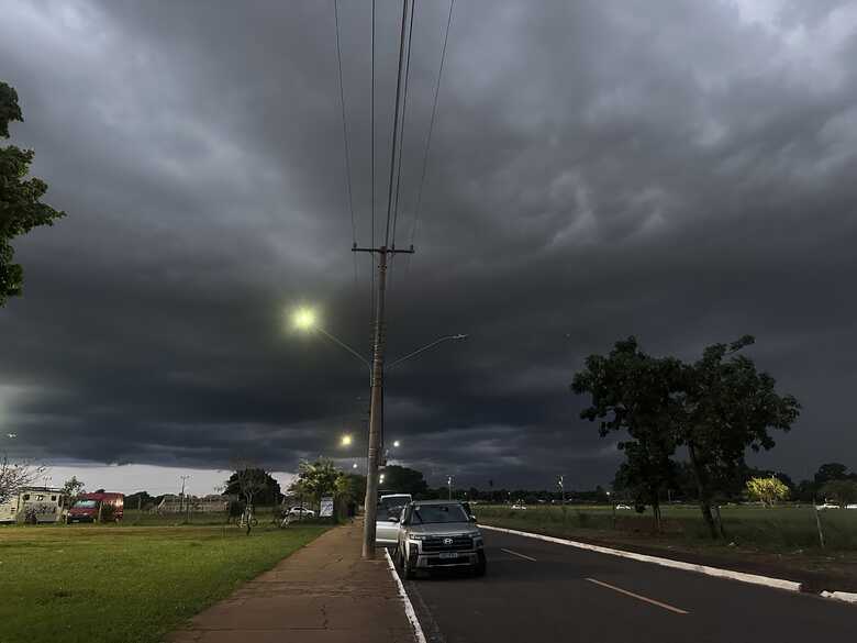 Chuvas fortes e temporais intensos devem atingir MS.