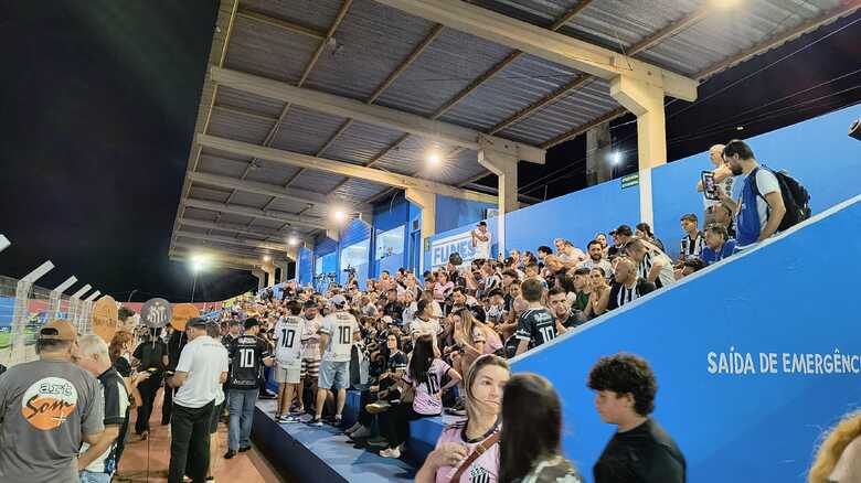 Arquibancada lotada marca retomada do futebol no estado 
