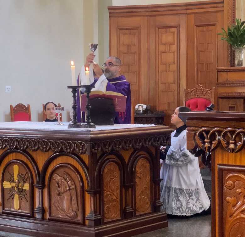 Celebra&ccedil;&atilde;o na par&oacute;quia Perp&eacute;tuo Socorro 
