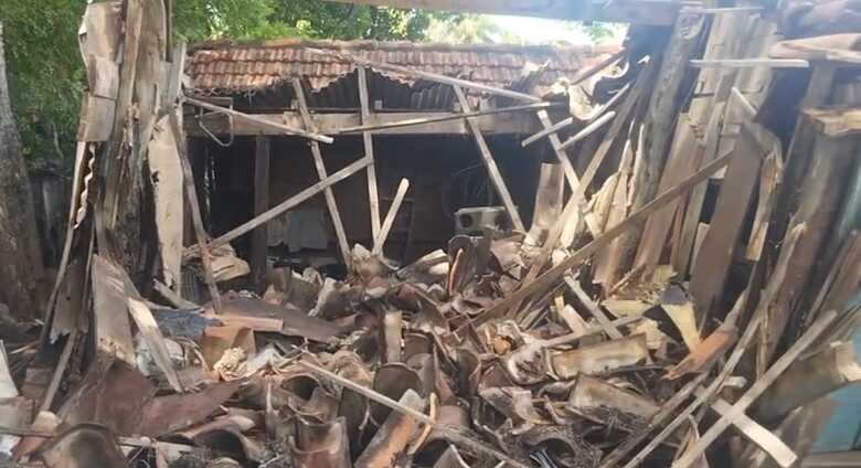 Casa fica na regi&atilde;o central da cidade 