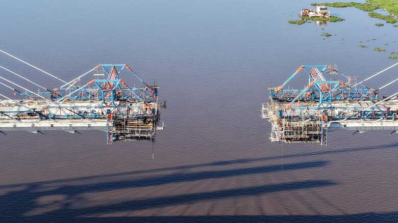 O chamado "beijo das aduelas", registrado pelo jornalista Toninho Ruiz, est&aacute; previsto para acontecer no dia 31 de maio.  