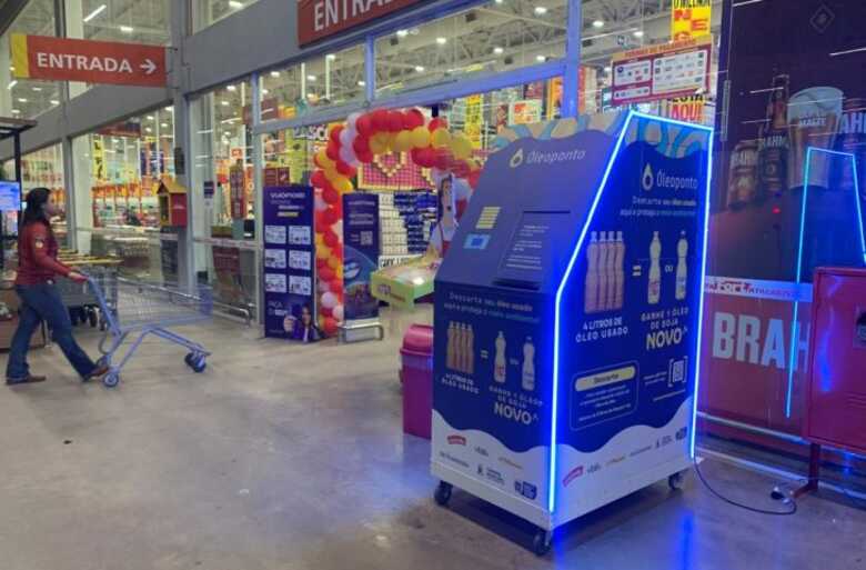 A tecnologia permite que moradores descartem &oacute;leo de cozinha usado de forma segura e sustent&aacute;vel