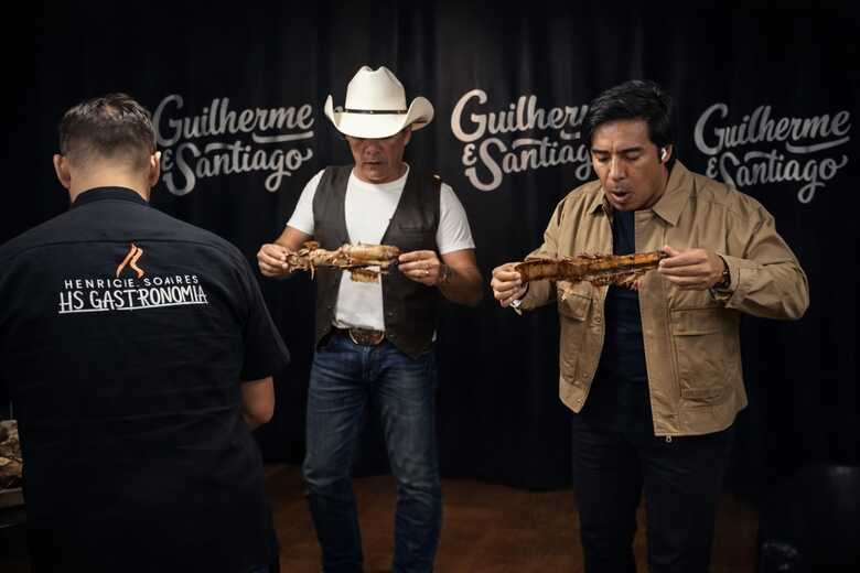 Artistas provaram o churrasco pantaneiro antes do show em Campo Grande