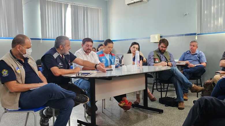 Reuni&atilde;o do Centro de Opera&ccedil;&otilde;es de Emerg&ecirc;ncias em Sa&uacute;de P&uacute;blica