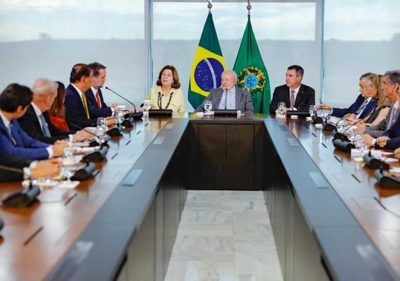 O empr&eacute;stimo foi assinado pelo governador Eduardo Riedel junto ao presidente Lula