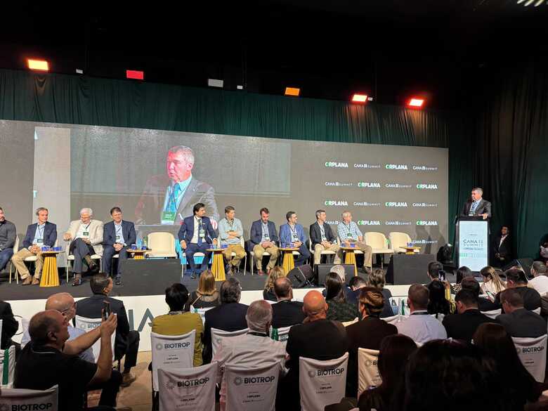 Riedel durante discurso no evento