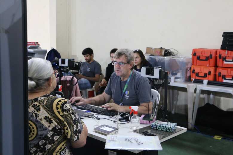 Idosa durante atendimento - Foto: Vin&iacute;cius Santos