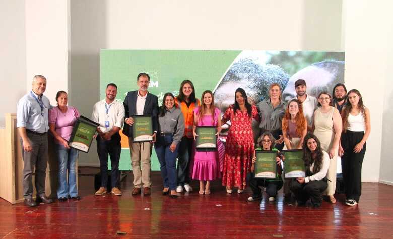 Participantes celebram o encerramento da jornada formativa do Ciclo do Conhecimento, em Inoc&ecirc;ncia