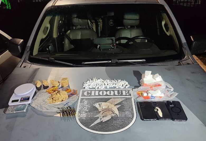 Entorpecentes e demais itens apreendidos