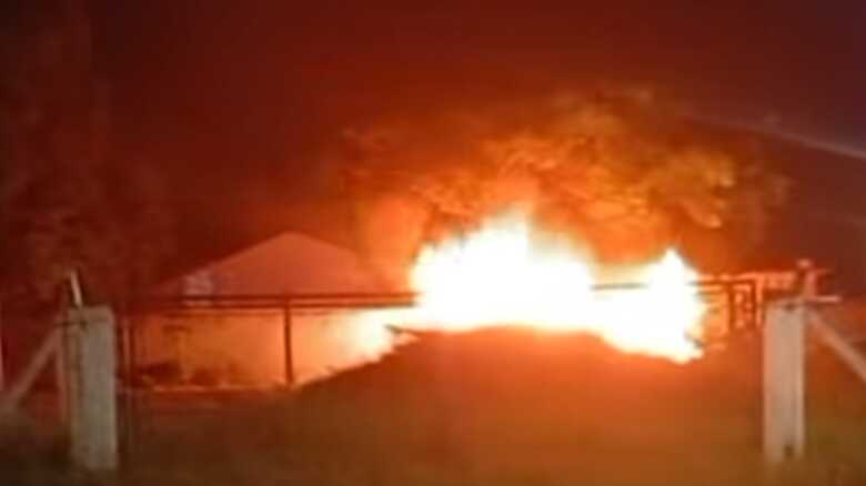 Casa foi incendiada no bairro