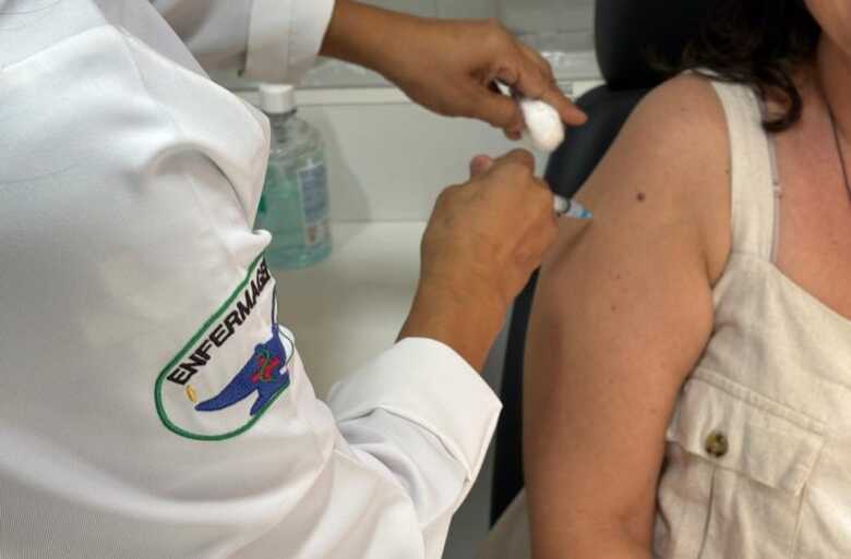 Com mais de 2,5 milh&otilde;es de doses aplicadas no ano, o resultado evidencia a capacidade operacional da rede p&uacute;blica 