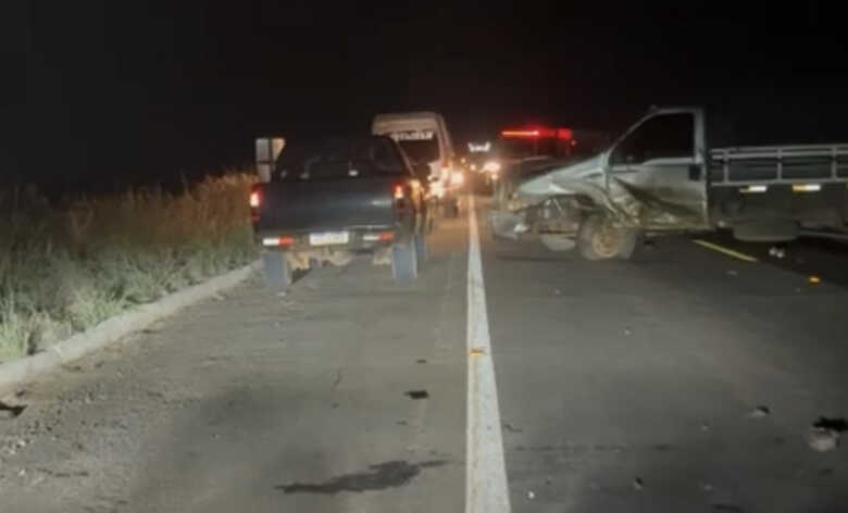 Acidente deixou duas v&iacute;timas feridas