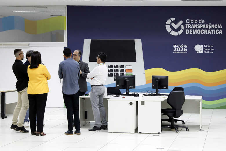 Podem participar da fiscaliza&ccedil;&atilde;o partidos pol&iacute;ticos, federa&ccedil;&otilde;es, coliga&ccedil;&otilde;es, institui&ccedil;&otilde;es p&uacute;blicas e entidades da sociedade civil