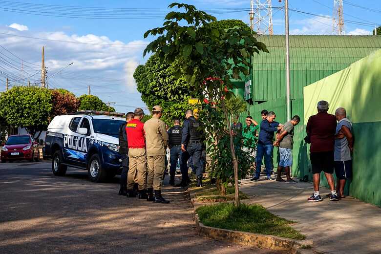 Suspeito foi detido e levado para delegacia