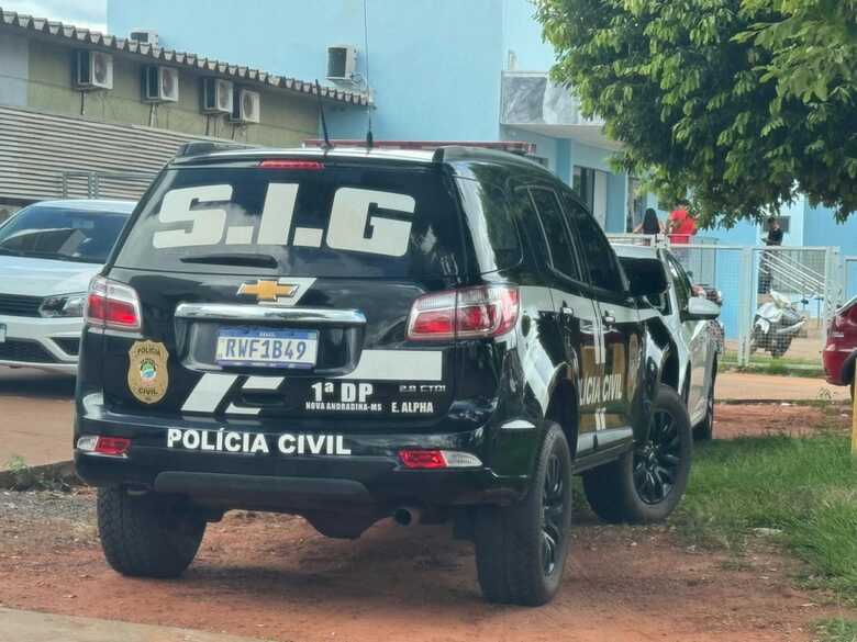Viatura da Pol&iacute;cia Civil no Hospital Regional de Nova Andradina