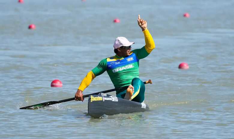 Cano&iacute;sta baiano leva medalha no C1 500m