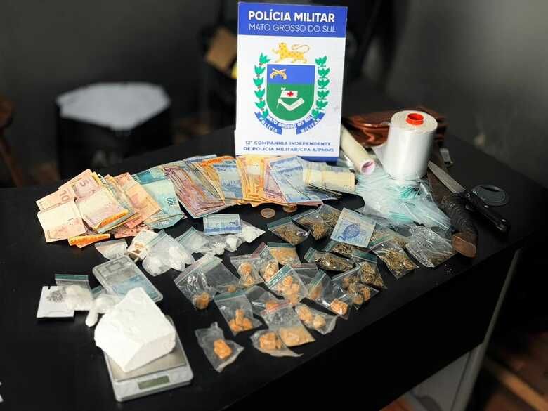 Drogas e dinheiro apreendidos na a&ccedil;&atilde;o
