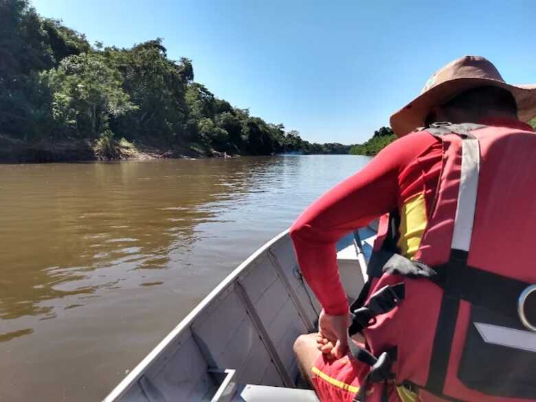 Bombeiros seguem realizando buscas