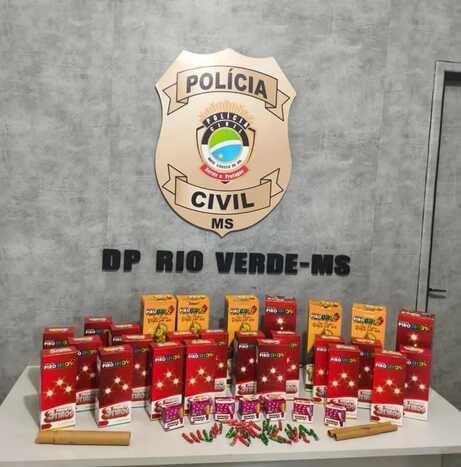 Fogos de art&iacute;ficios apreendidos
