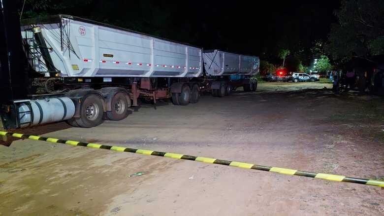 Carreta no local do acidente 