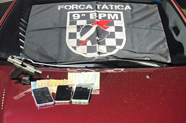 Arma apreendida - Foto: WhatsApp / JD1