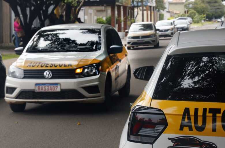 Carros de auto-escola
