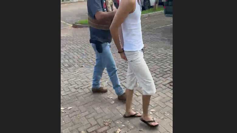 Suspeito foi preso e levado para a Deam
