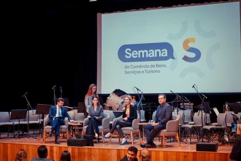 Em algumas atividades, foi necess&aacute;rio abrir salas extras com transmiss&atilde;o simult&acirc;nea