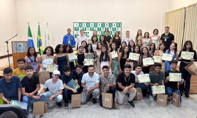 Dos 456 concluintes do curso preparat&oacute;rio no ano passado, 300 foram aprovados no processo seletivo