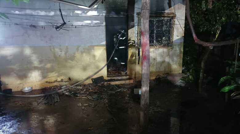 Casa ficou destru&iacute;da