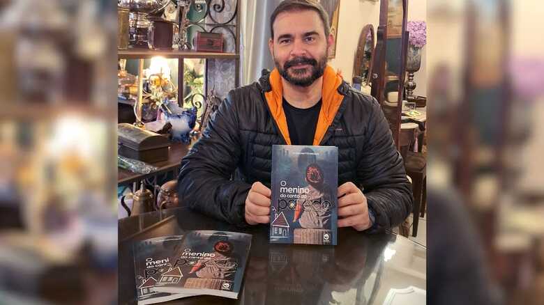 A obra do empres&aacute;rio e comunicador Cl&oacute;vis Matto Grosso ser&aacute; apresentada na cafeteria Doce Lembran&ccedil;a