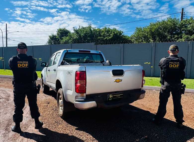 Caminhonete foi recuperada na a&ccedil;&atilde;o policial