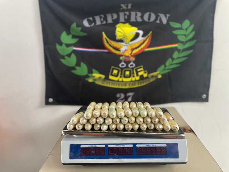 Drogas apreendidas pelo DOF com o suspeito