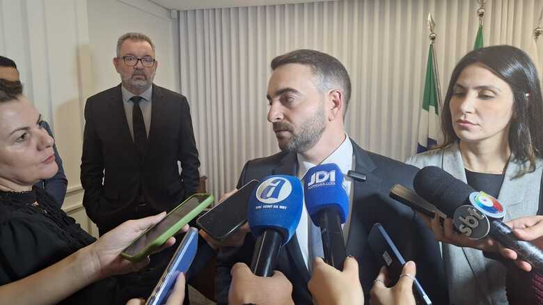 Em discurso ap&oacute;s receber o diploma, Jo&atilde;o C&eacute;sar afirmou que foi "pego de surpresa" 