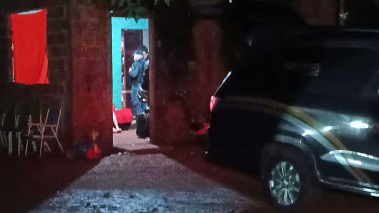 Adolescente foi morto dentro da pr&oacute;pria resid&ecirc;ncia
