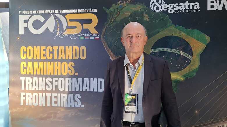 Diplomata do Minist&eacute;rio das Rela&ccedil;&otilde;es Exteriores, Jo&atilde;o Carlos Parkinson de Castro