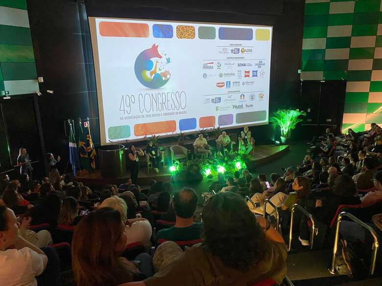 A 49&ordf; edi&ccedil;&atilde;o do evento segue at&eacute; sexta-feira (30) com o tema "Mergulho na conserva&ccedil;&atilde;o  ci&ecirc;ncia, sociedade e meio ambiente"