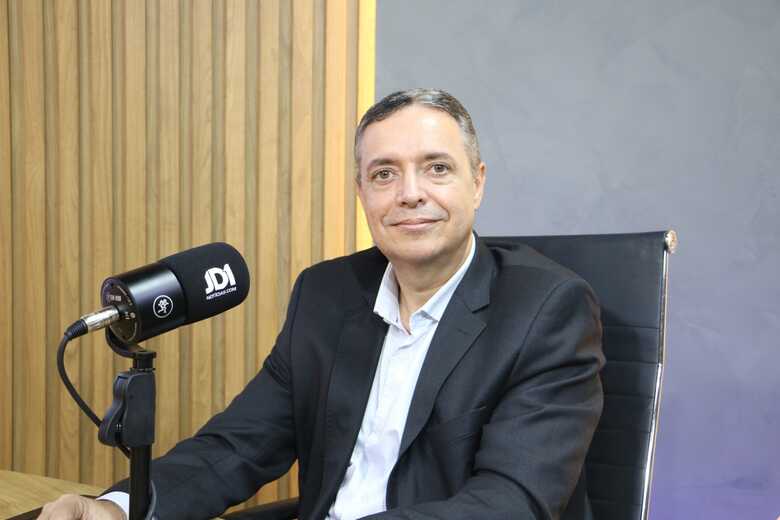 Henrique Alvarenga, otorrinolaringologista