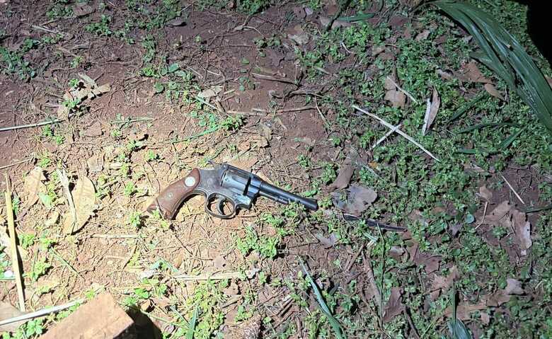 Arma utilizada pelo criminoso no confronto