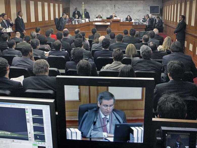 Sessão do TSE em que foi aprovada a leia da ficha limpa, que barra candidaturas de políticos condenados por órgãos colegiados 