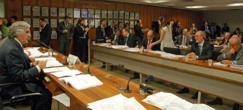 Senador Delcídio do Amaral durante sessão no Senado Federal