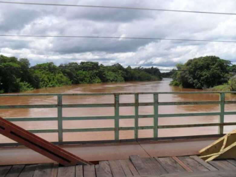 Sem chuvas constantes, nível do rio segue em queda em Aquidauana. (Foto: O Pantaneiro)