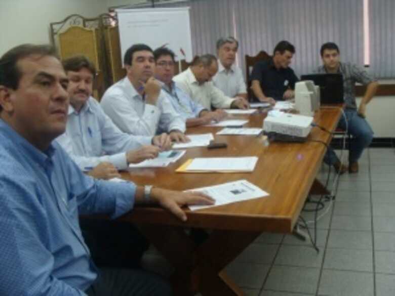 Reunião discutiu soluções para diminuir os prejuízos com a safra. (Foto: Divulgação)